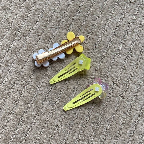 Flower Hair Clips, 3 piece - Picture 3 of 4